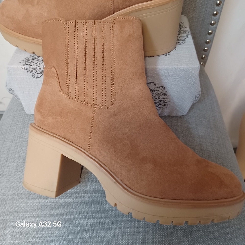UNIVERSAL THREAD chelsea Women's Tan Ankle Boots Size 11 - Picture 4 of 13